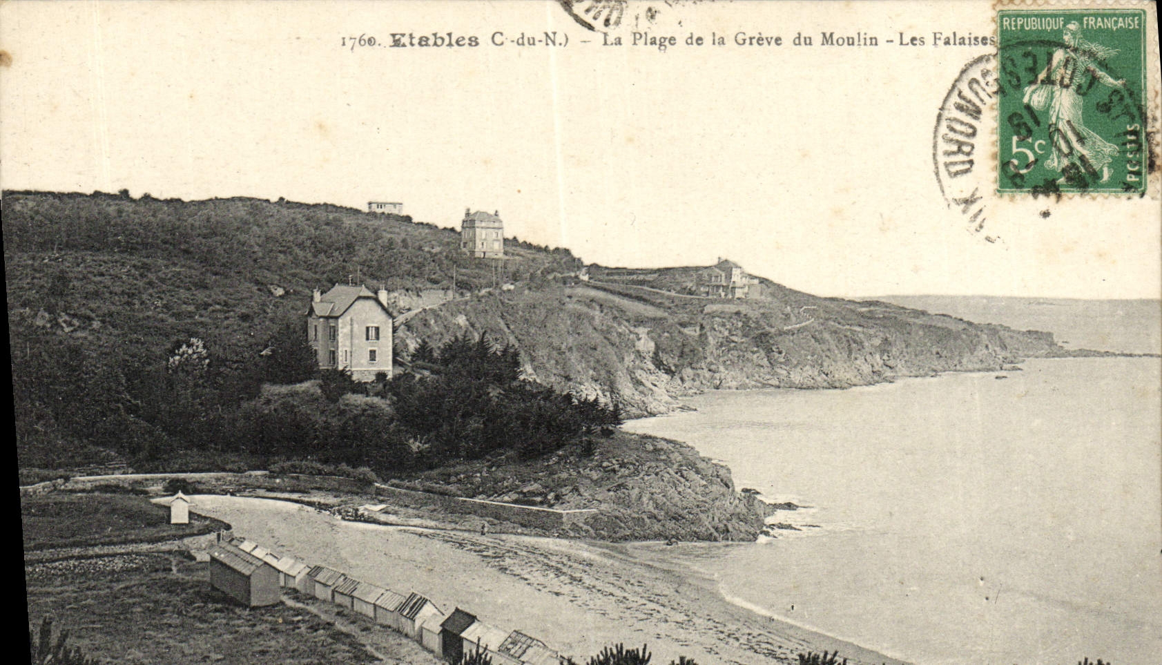 Etablies C-du-N. — La Plage de la Grève du Moulin — Les Falaises — Éditeur : P. Cécilis, n° 1760