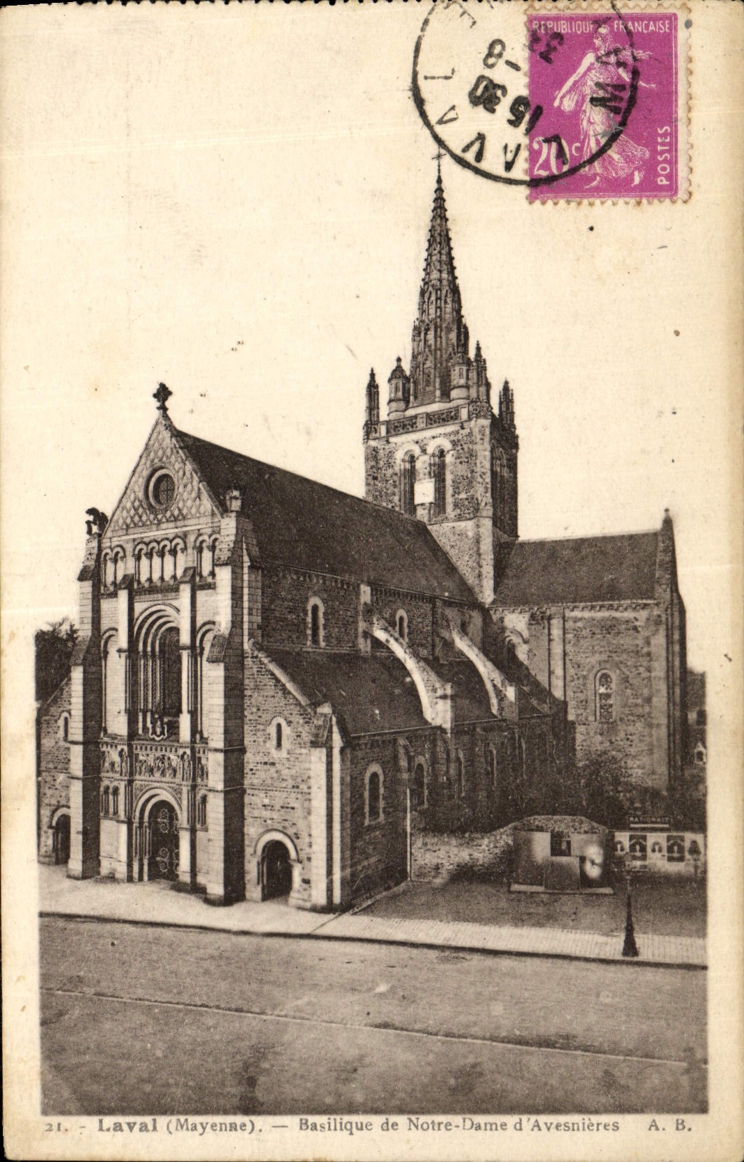 CPA Laval Basilique De Notre Dame d'Avesnieres