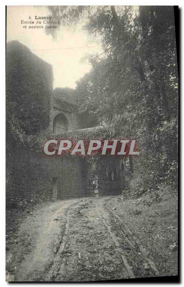 CPA Lassay Entree Du Chateau Et Anciens fosses