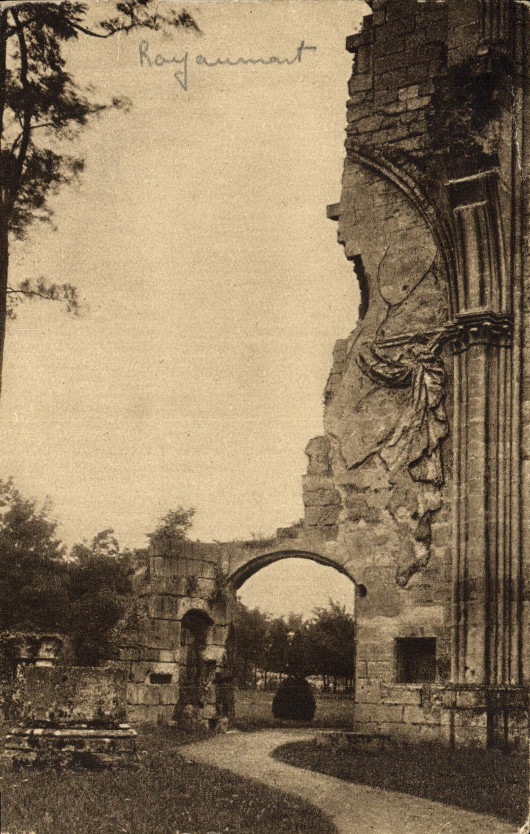 Ruines de l'Abbaye de Royaumont — Abbaye de Royaumont — Ruines du Tombeau du Maréchal d'Harcourt — G. Barraud, Phot. - Edit. Lisle (Ome)