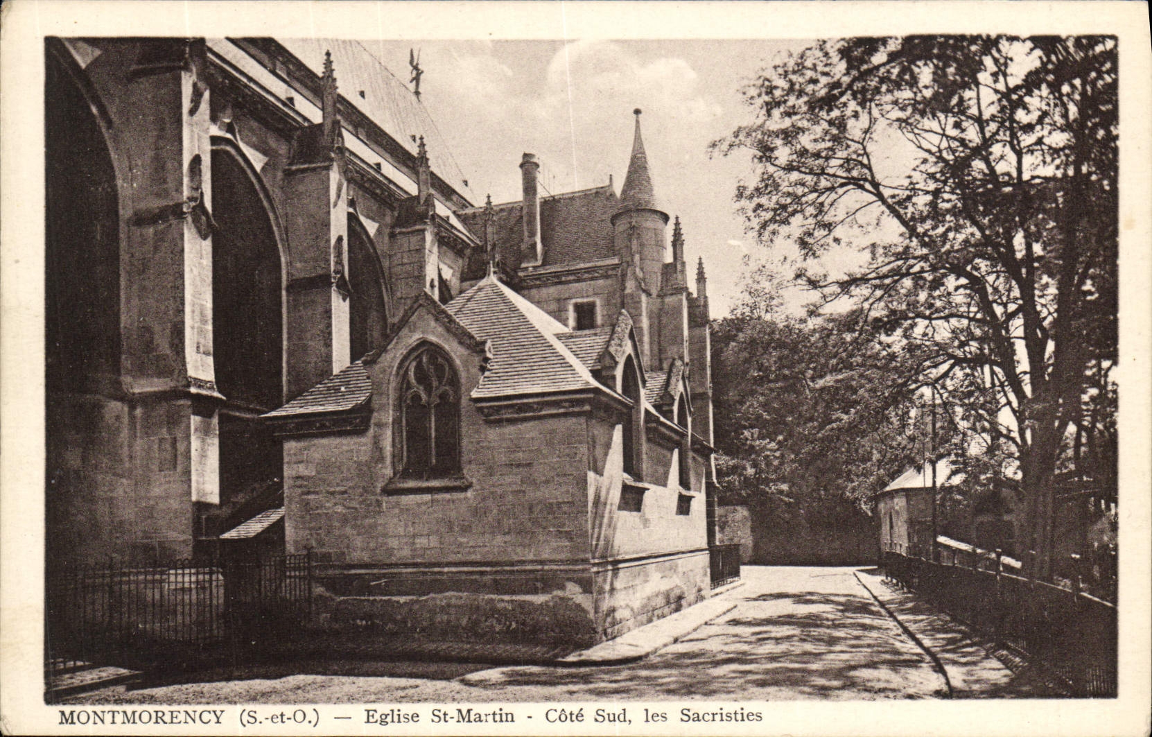 CPA Montmorency Eglise St Martin Cote Sud Les sacristies