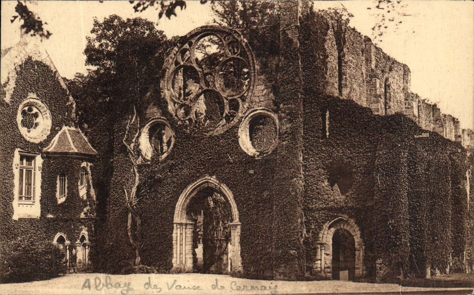CPA Abbaye Des Vaux De Cernay La Facade
