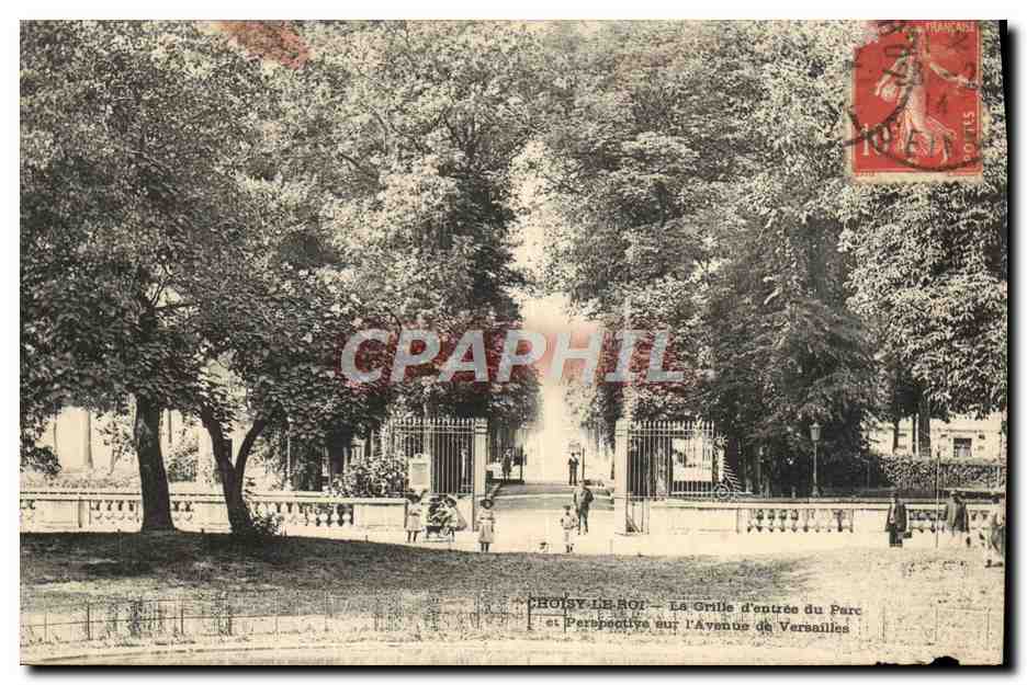 CPA Choisy Le Roi La Grille D'Entree Du Parc et perspective sur l'avenue de Versailles