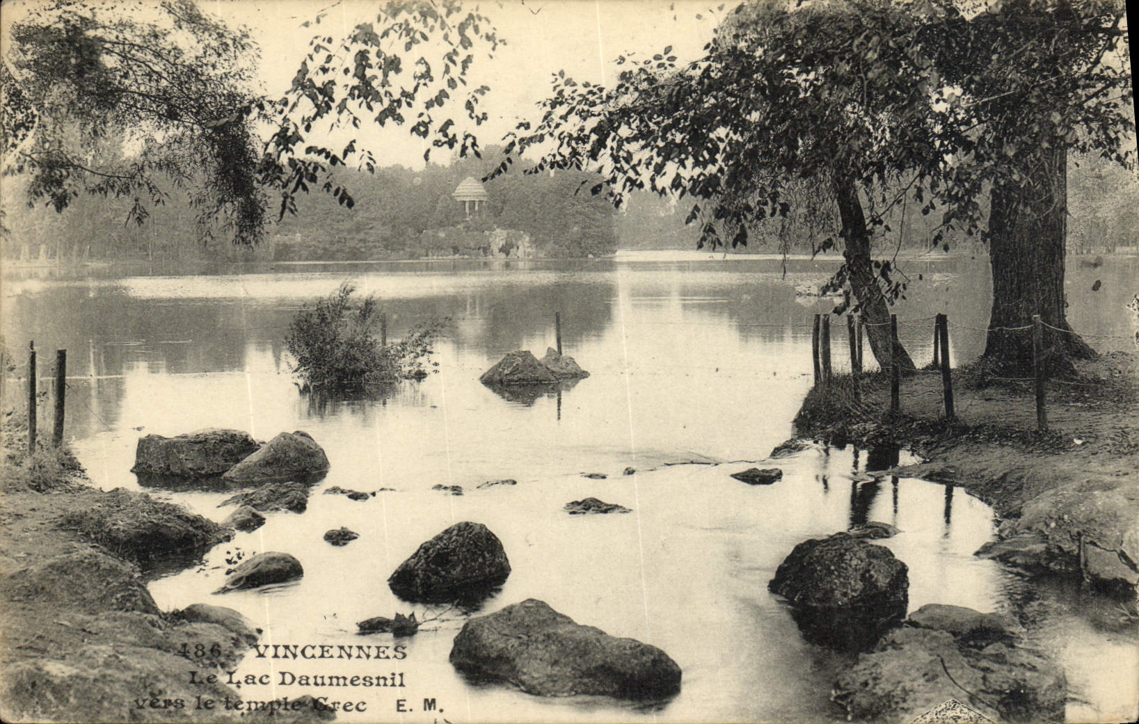 Vincennes — Le Lac Daumesnil vers le temple Grec — E.M. n°486