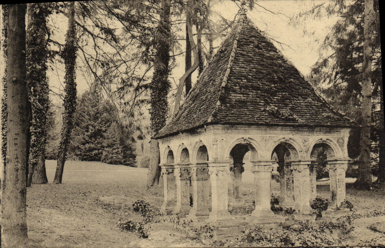 Abbaye des Vaux-de-Cernay — Fontaine Saint-Thibault — éditeur Cernay