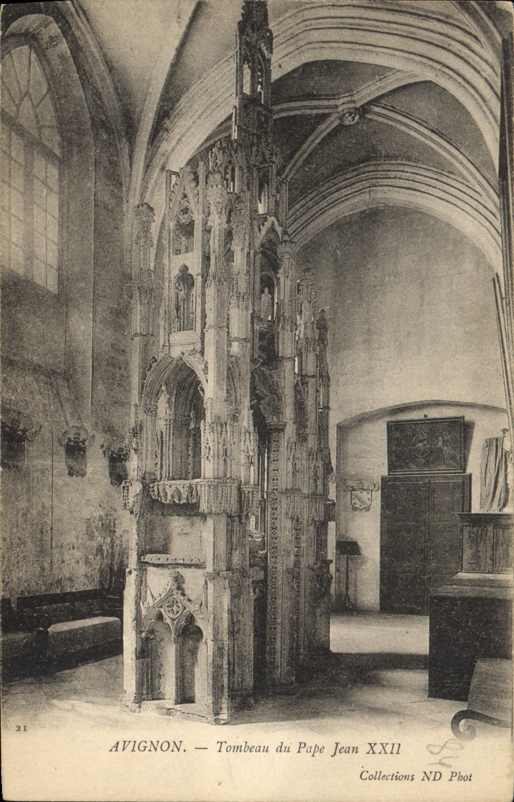 CPA Avignon Tombeau du Pape Jean XXII