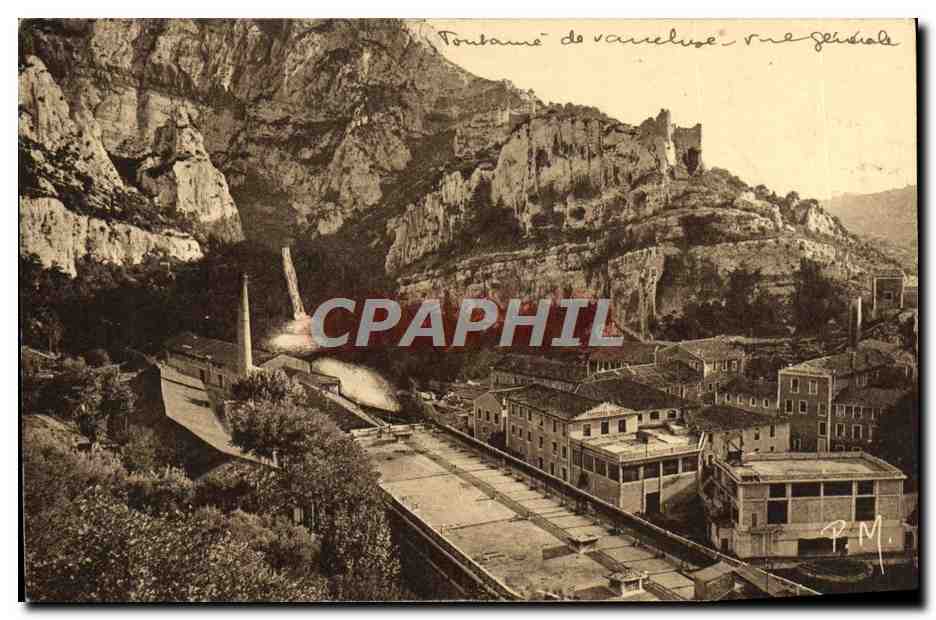 CPA Fontaine de Vaucluse Vue generale et rocher