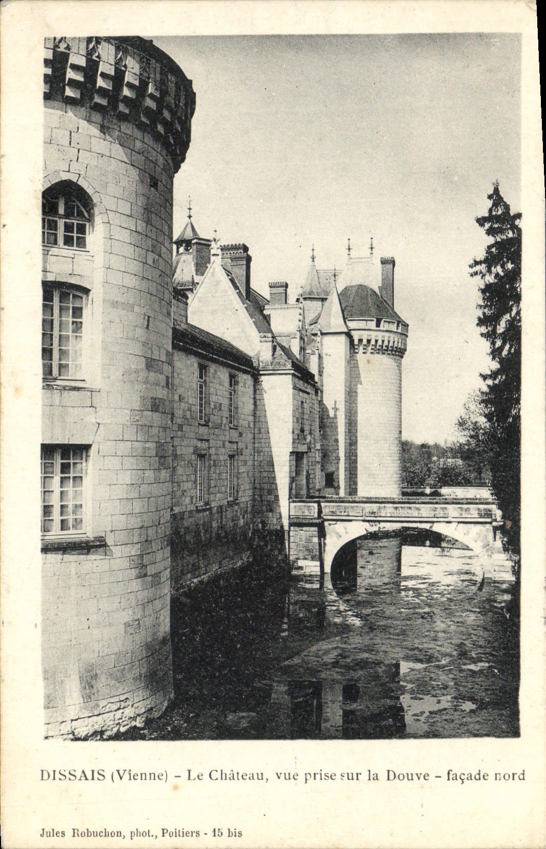 CPA Dissais Le Chateau Vue Prise Sur la Douve Facade Nord