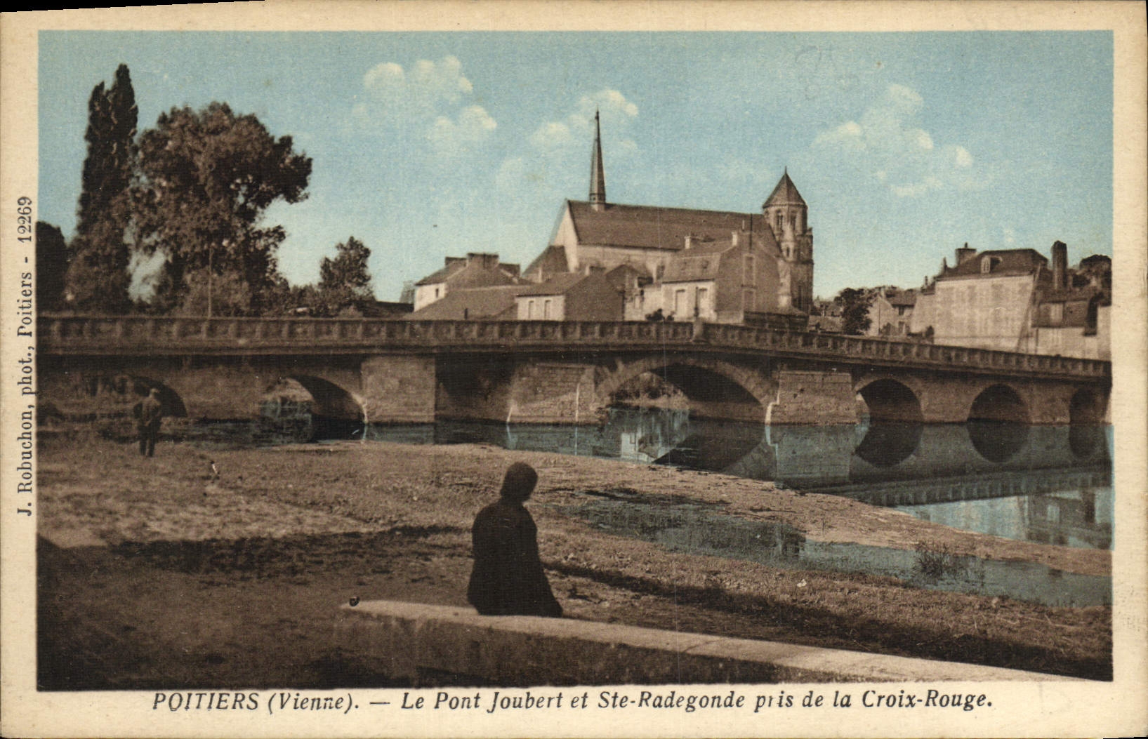 Poitiers (Vienne) — Le Pont Joubert et Ste-Radegonde pris de la Croix-Rouge — J. Robuchon, phot. Poitiers - 12269