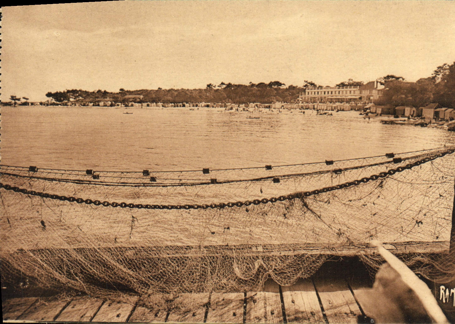 CPA L'Ile de Noirmoutier Le Bois de la chaize Plage des Dames Filet de peche 