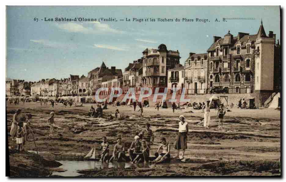 CPA Les Sables D'Olonne La Plage et les Rochers du Phare Rouge