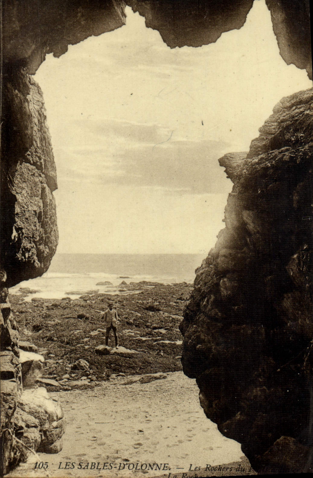 Les Sables-d'Olonne — Les Rochers du Rocher — éditeur inconnu, n° 105