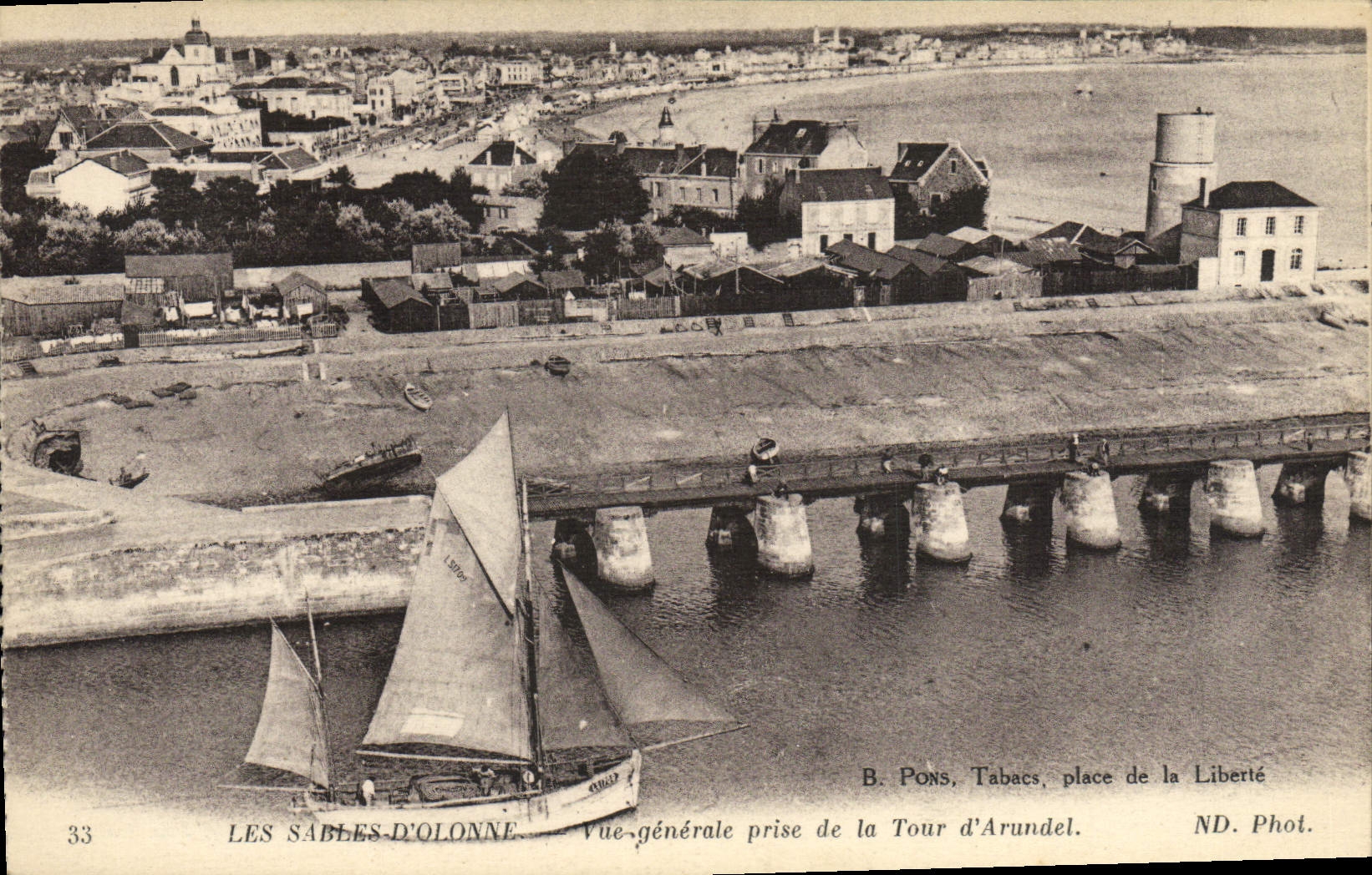 Les Sables-d'Olonne — Vue générale prise de la Tour d'Arundel — B. Pons, Tabacs, place de la Liberté. ND. Phot.