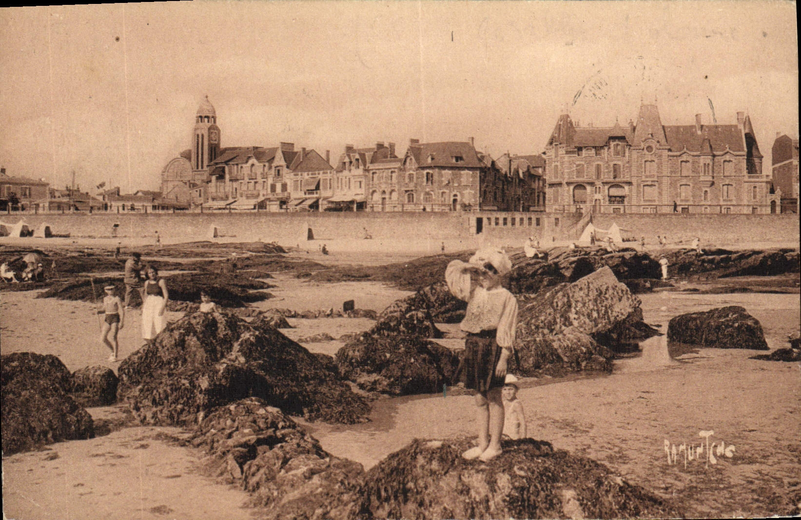 CPA Les Sables D'Olonne Les roches noires