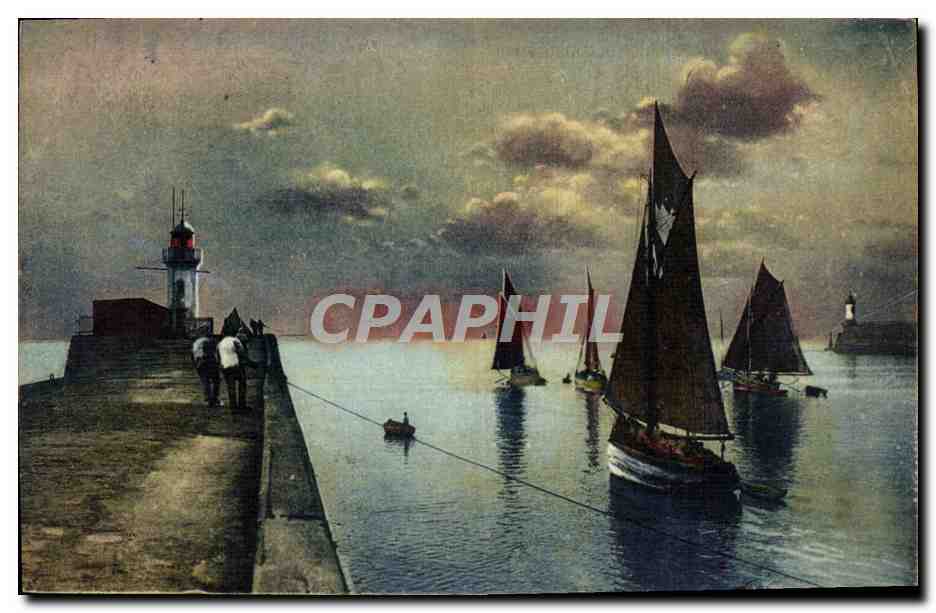 CPA Les Sables D'Olonne Sortie du Port Bateaux 
