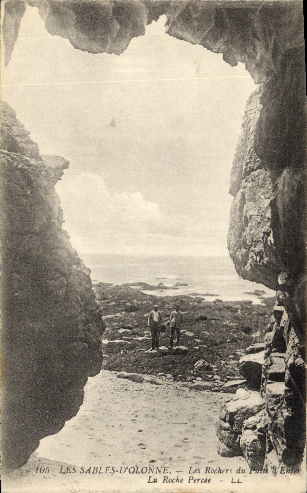 Les Sables-d'Olonne — Les Rochers du Port d'Enfer — La Roche Percée — LL — n°105