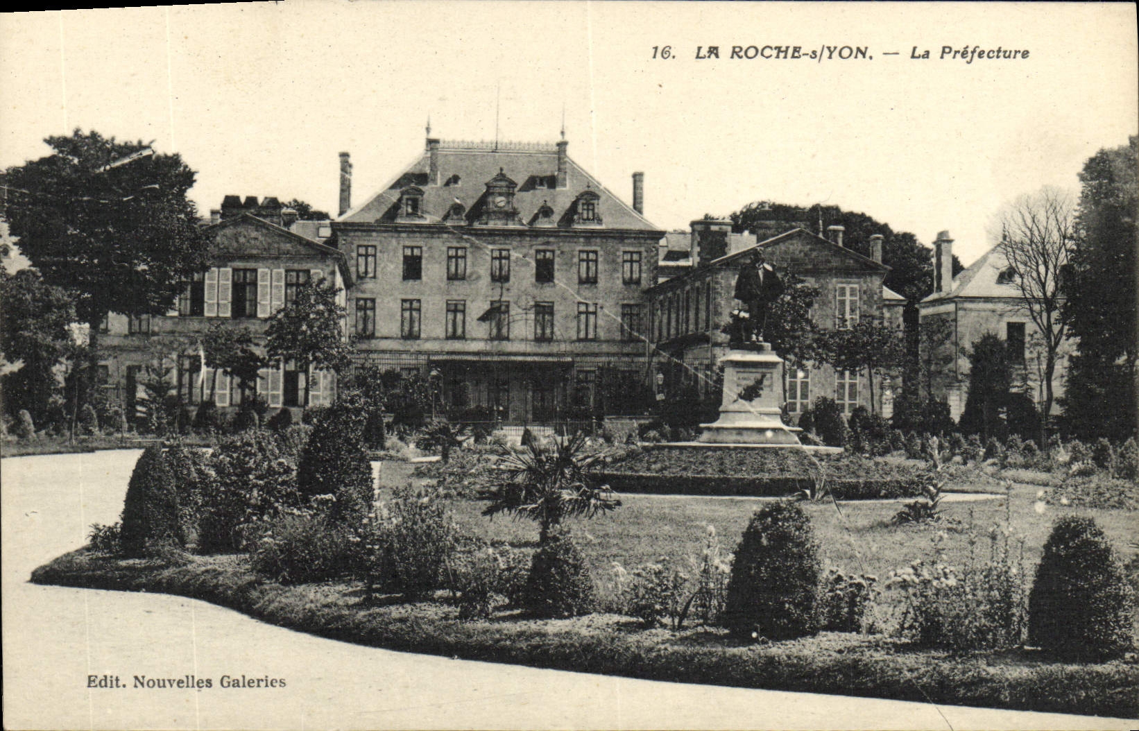 La ROCHE-YON — La Préfecture — Edit. Nouvelles Galeries