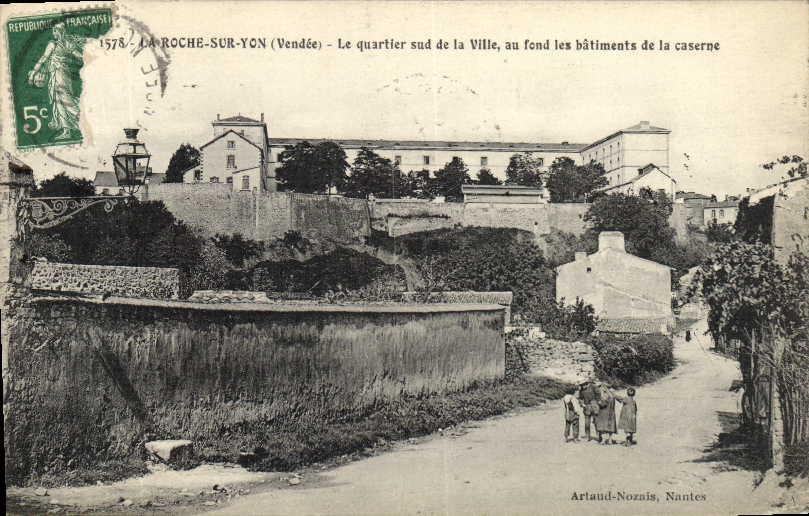 La ROCHE-SUR-YON (Vendée) — Der südliche Viertel der Stadt, im Hintergrund die Gebäude der Kaserne — Artlaud-Nozais, Nantes