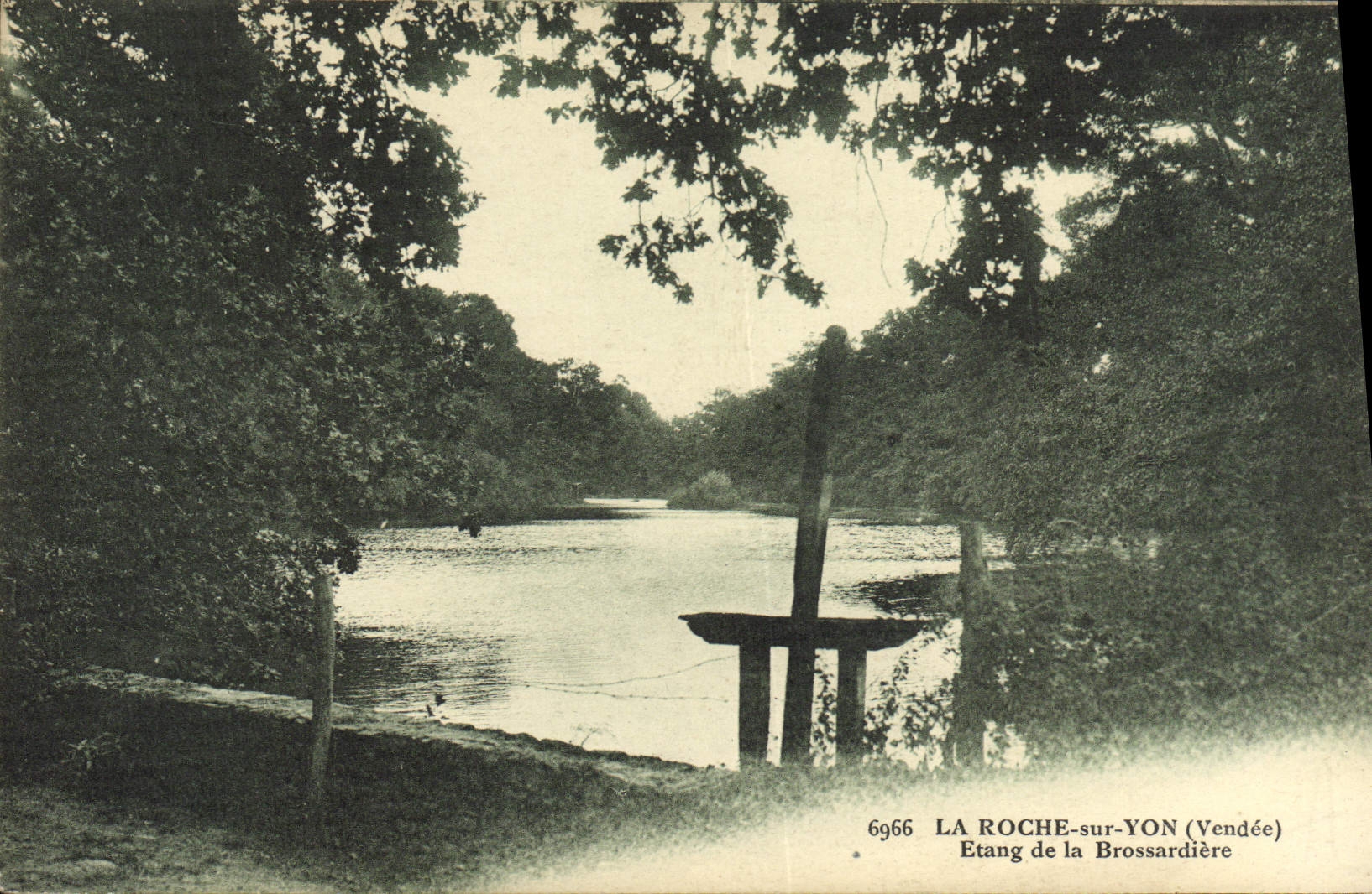 LA ROCHE-sur-YON (Vendée) — Étang de la Brossardière — éditeur R. Bergerin, La Houlette