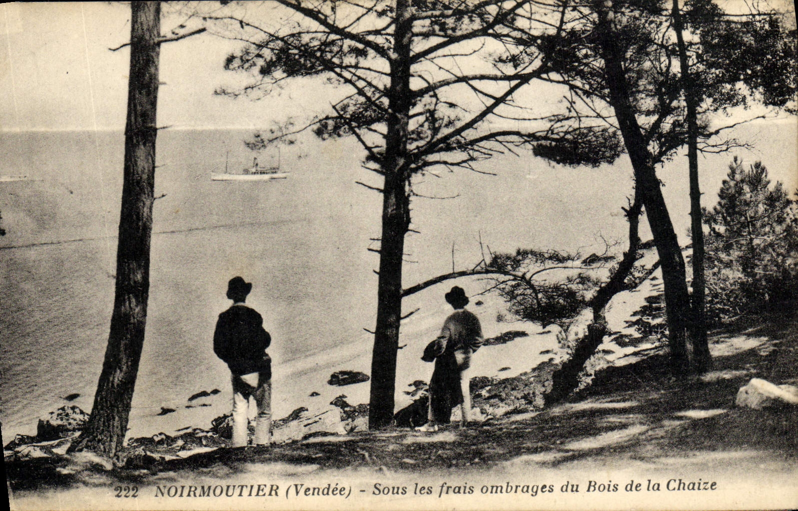 Noirmoutier (Vendée) — Sous les frais ombrages du Bois de la Chaize — J. Nozais, édit. 18, Avenue du Coteau, Nantes