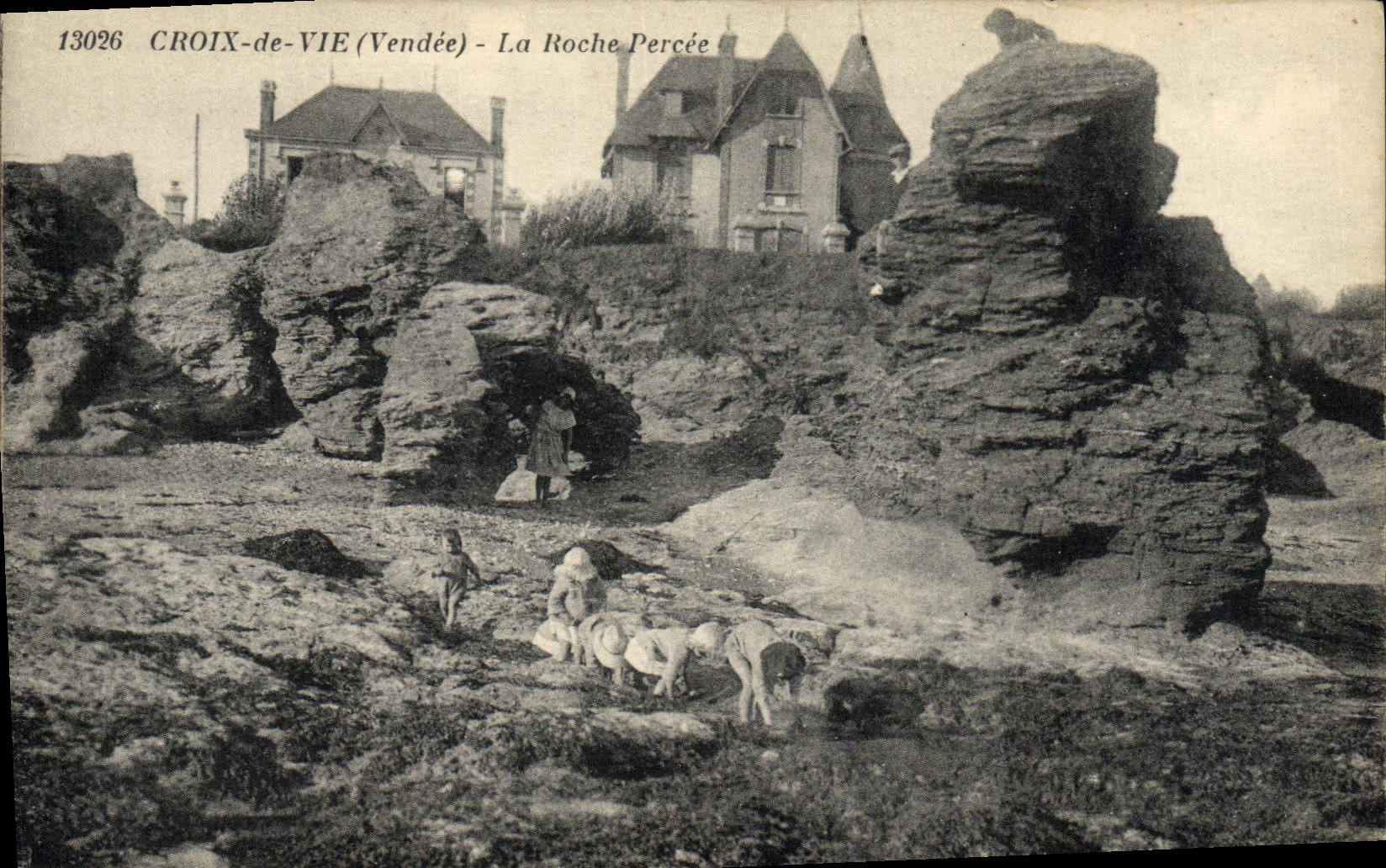 CROIX-de-VIE (Vendée) - La Roche Percée — R. Bergevin, La Rochelle