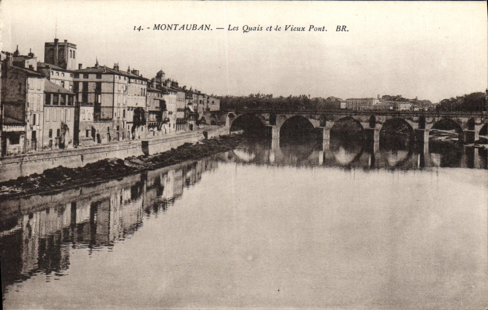 CPA Montauban Les Quais et le Vieux Pont