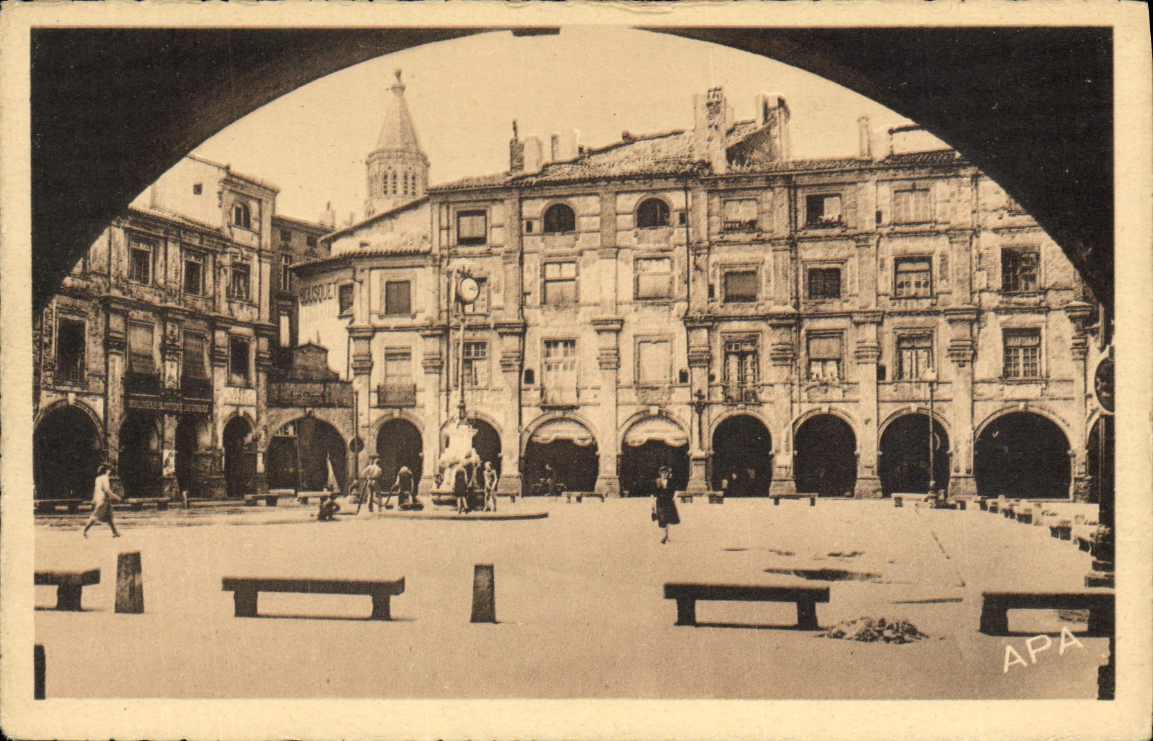 Montauban — Place Nationale — Les Arcades — éditeur A.P.A. n°17