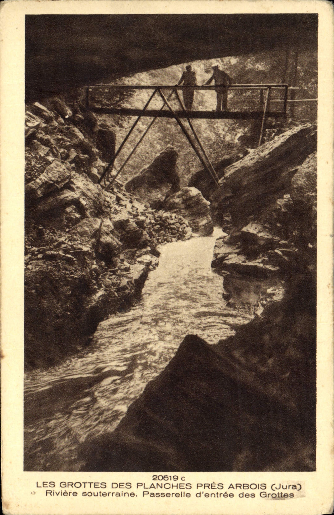 CPA Les Grottes Des Planches Pres Arbois Riviere souterraine Passerelle d'entree des grotes