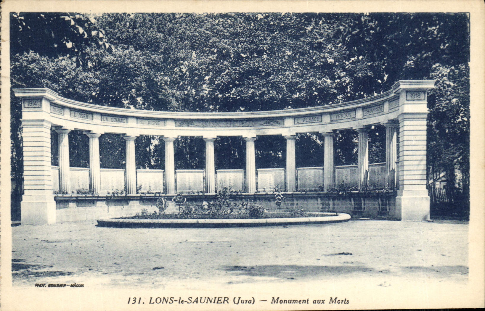 LONS-le-SAUNIER (Jura) — Monument aux Morts — Phot. Bonhier-Magon