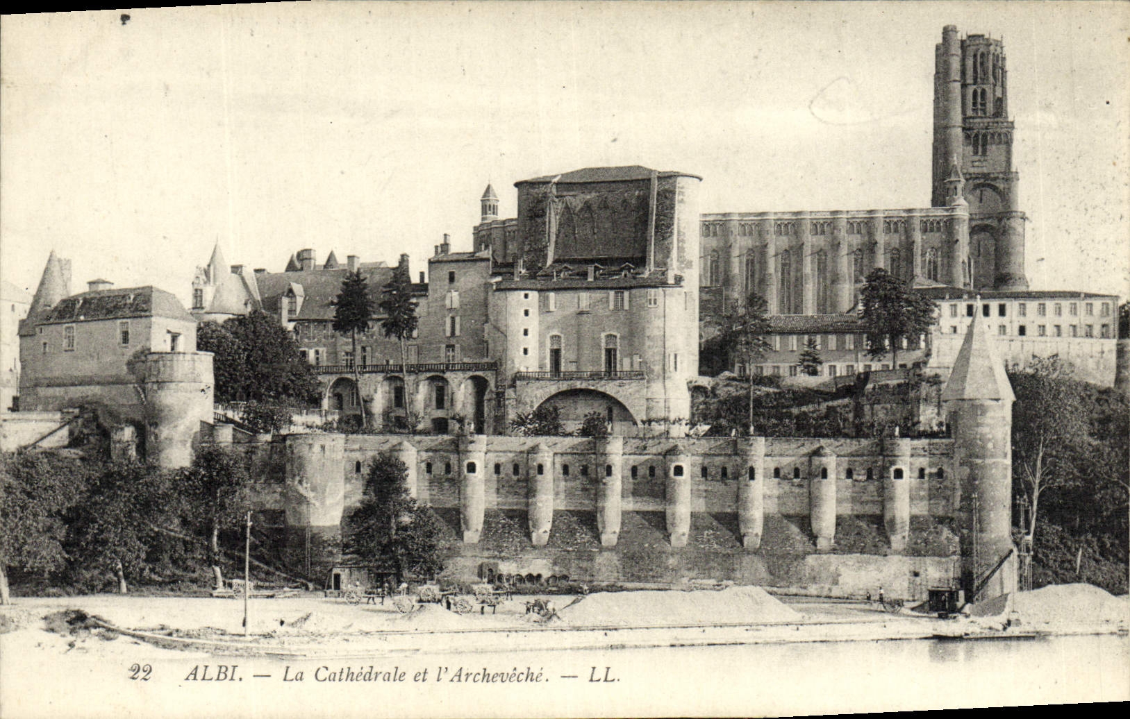 CPA Albi La Cathedrale et L'Archeveche