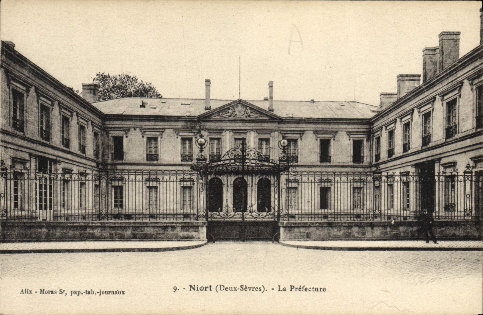 Niort (Deux-Sèvres) - La Préfecture — Alix - Moras Sr, pap-tab-journaux, n°9