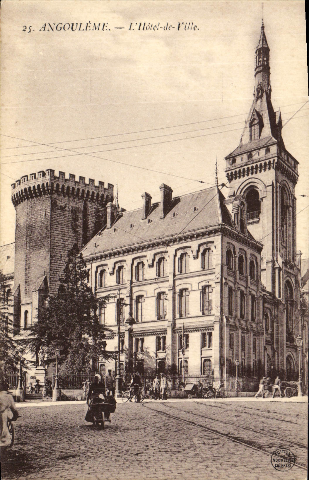 CPA Angouleme L'Hotel De Ville