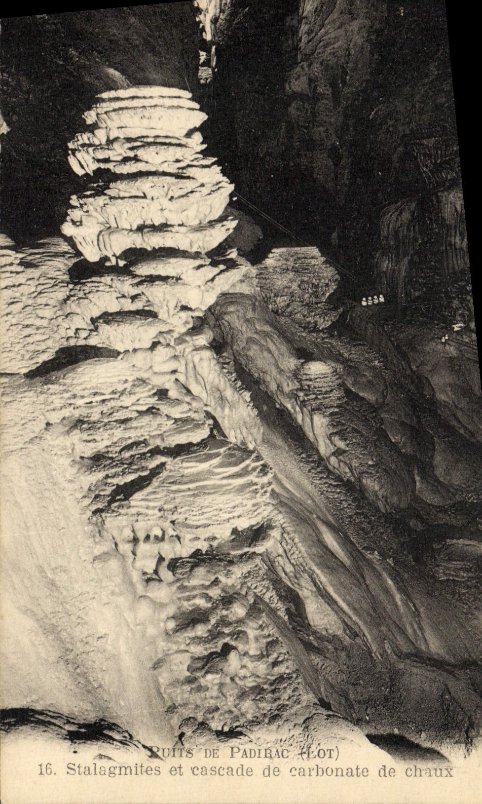 Ruits de Padirac (Lot) — Stalagmites et cascade de carbonate de chaux — n°16
