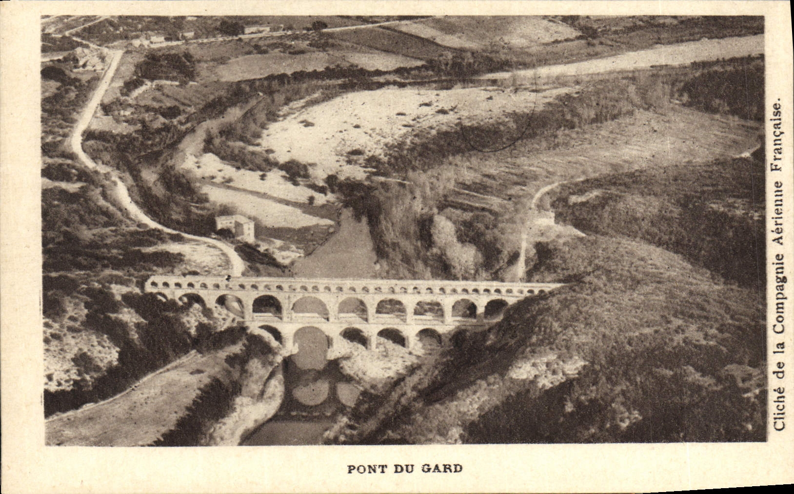 CPA Cliche De La Compagnie Aerienne Francaise Pont du Gard