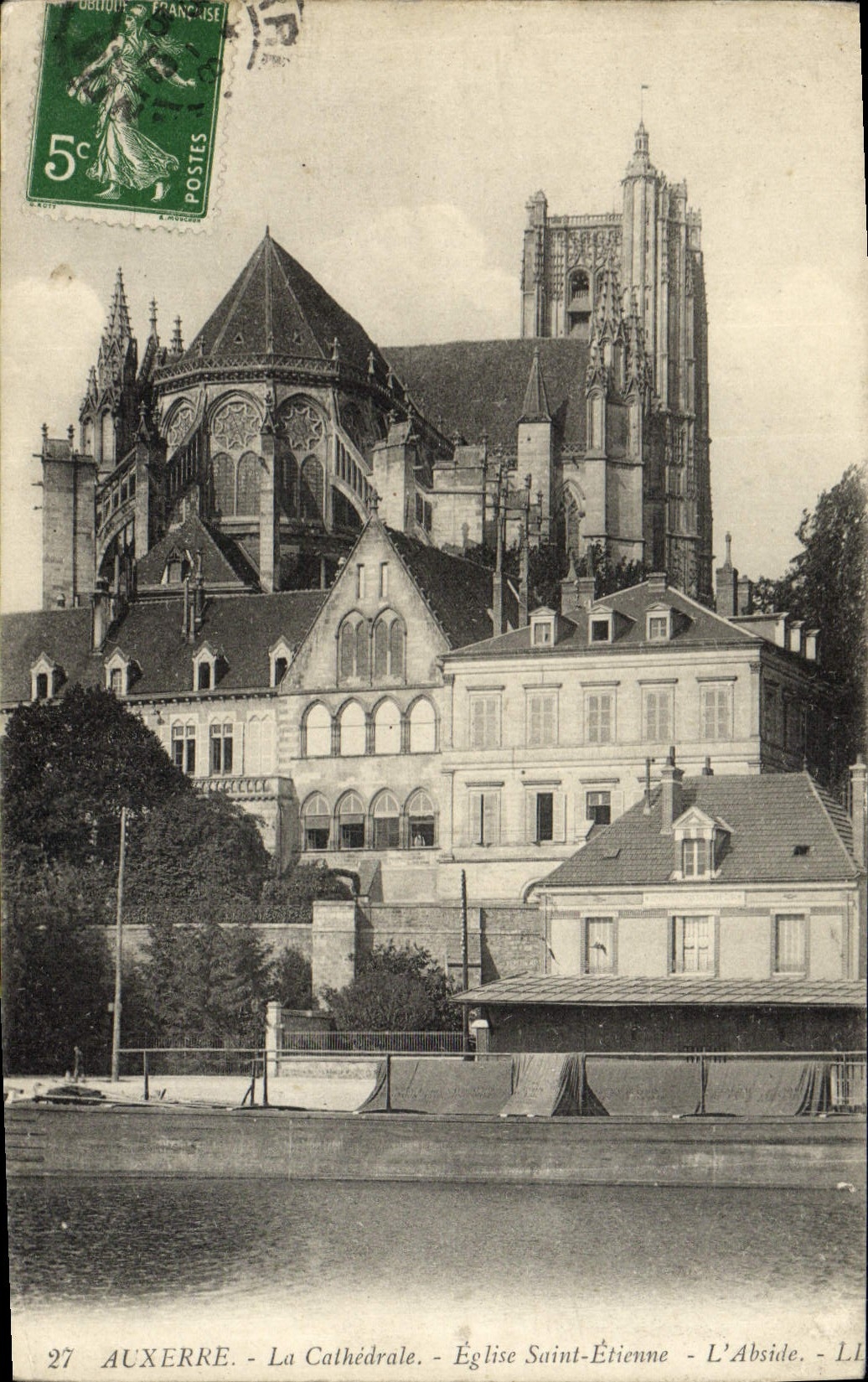 CPA Avallon La Cathedrale Eglise Saint Etienne L'abside