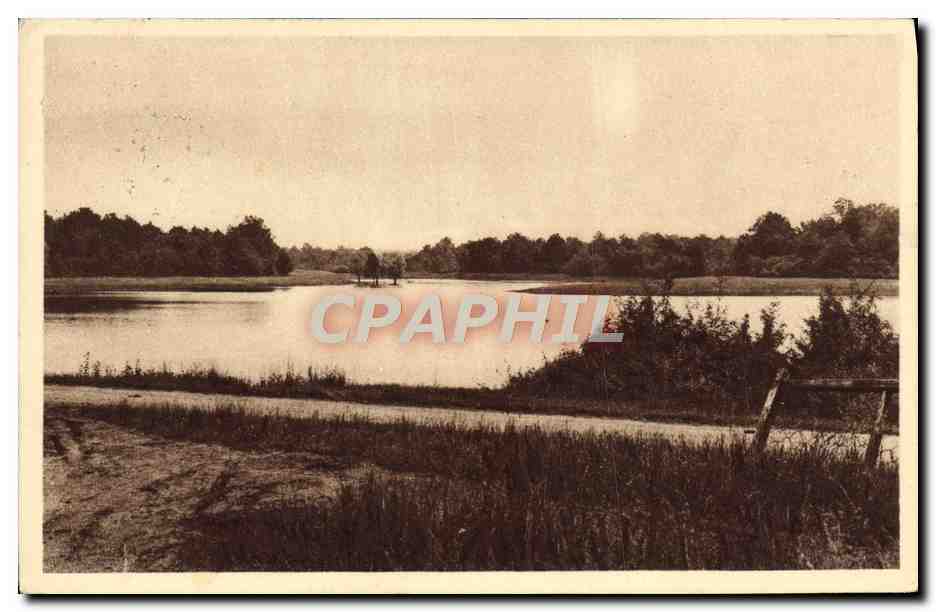 Künstlicher See am Eingang des Golfplatzes — Saint-Honoré-les-Bains — Nièvre