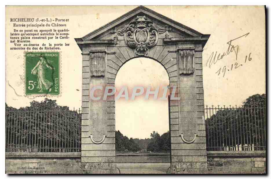 CPA Richelieu Porte Et Entree Principale Du Chateau