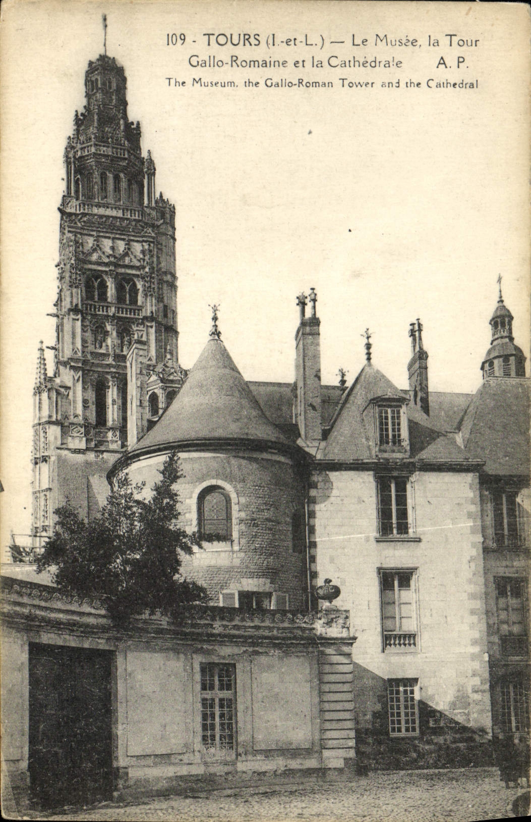 CPA Tours Le Musee La Tour Gallo Romaine Et La Cathedrale