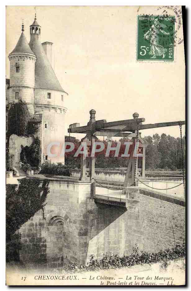 CPA Chenonceaux Le Chateau La Tour Des Marques le pont levis et les douves