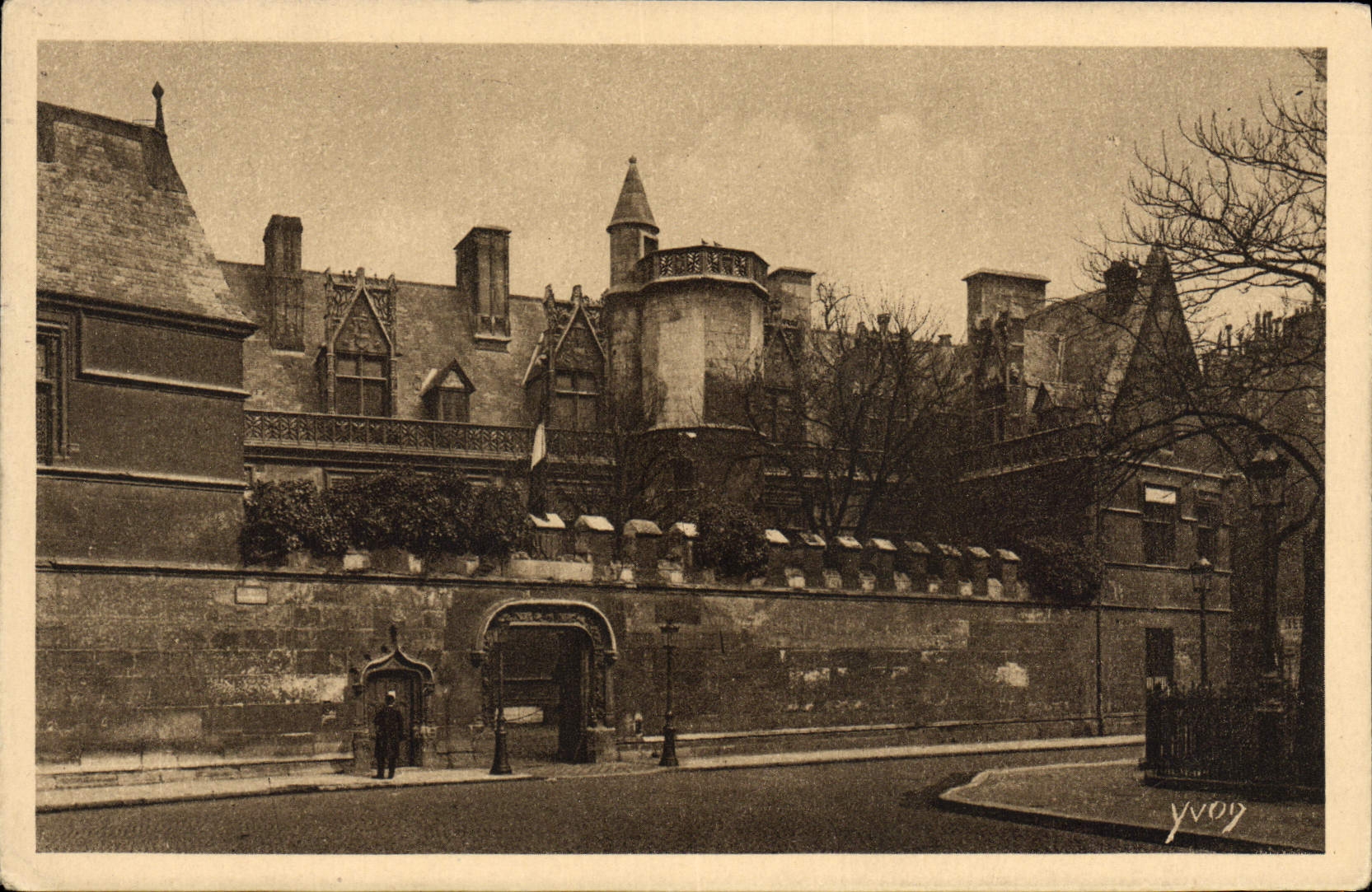 CPA Paris En Flanant Le Musee De Cluny