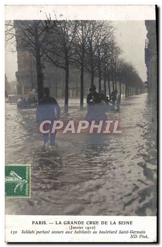 CPA Paris La Grande Crue De La Seine soldats Portant Secours Aux habitants au boulevard St Germain 