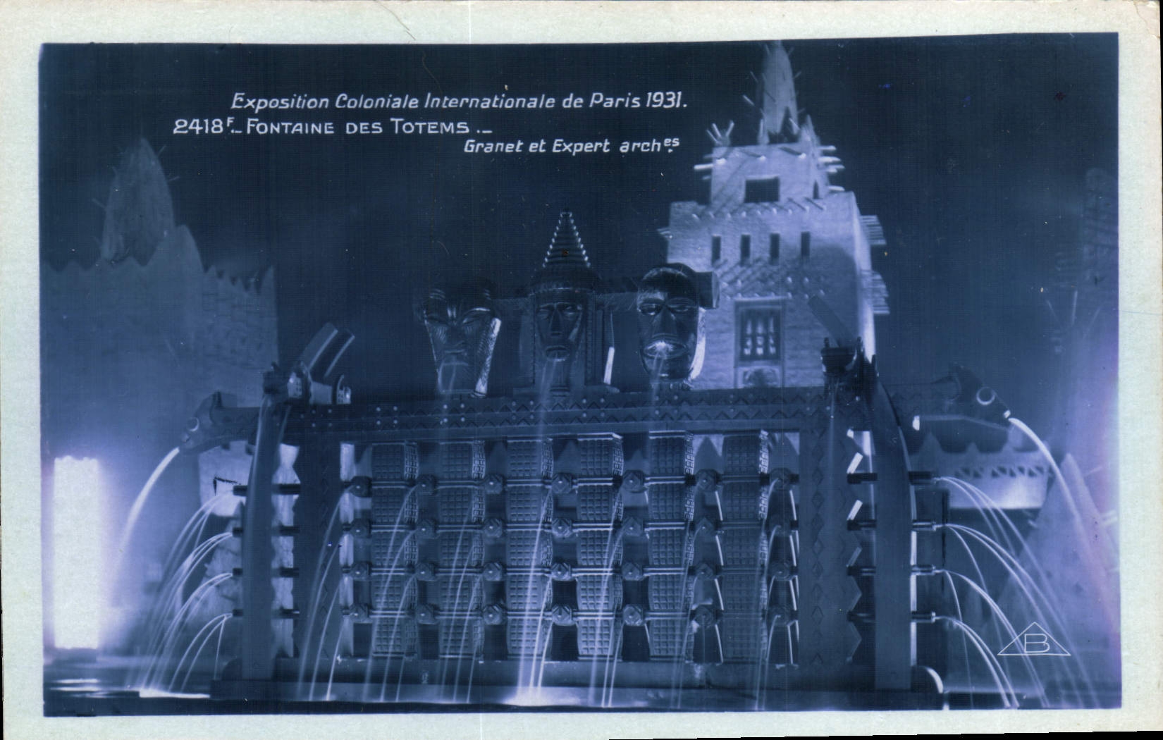 Fontaine des Totems — Exposition Coloniale Internationale de Paris 1931 — Granet et Expert arches