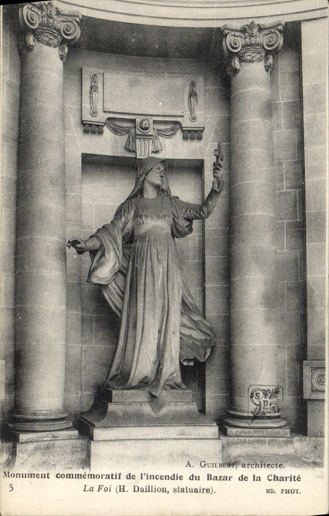 CPA Monuments Commemoratif De l'incendie Du Bazar De la Charite La foi 