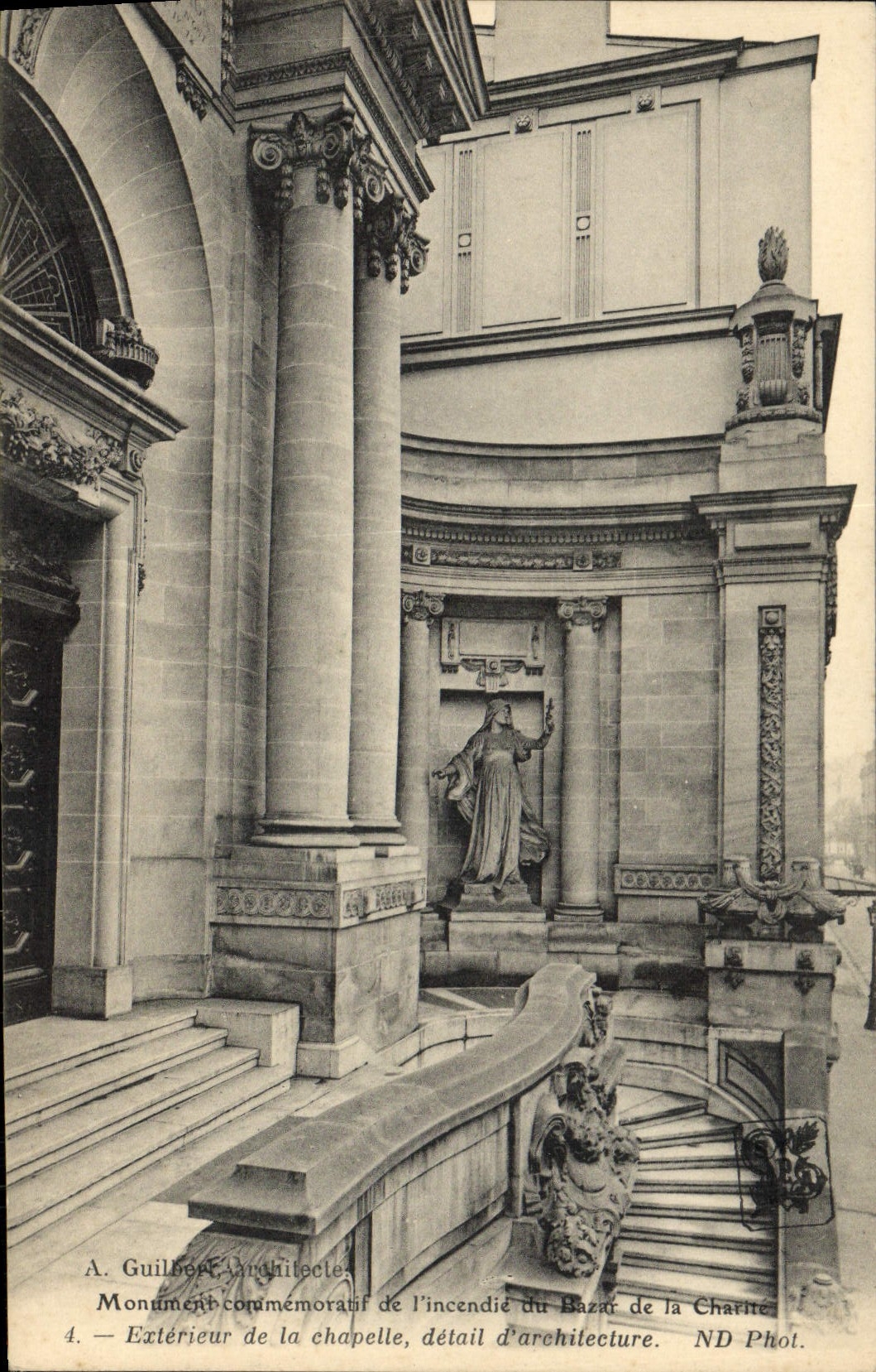 CPA Monuments Commemoratif De l'incendie Du Bazar De la Charite Exterieur de la chapelle