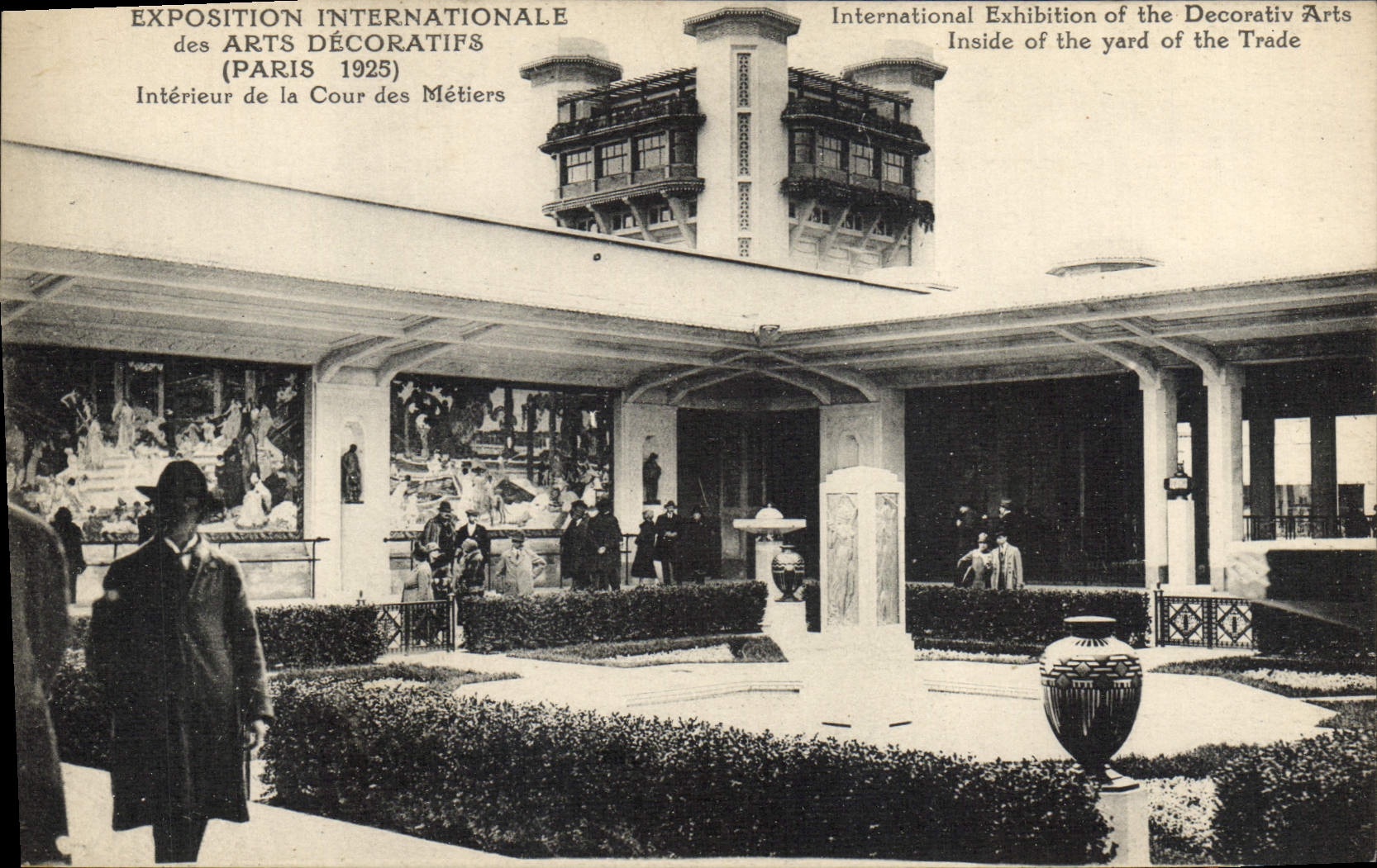 CPA Exposition Internationale Des Arts Decoratifs Paris 1925 Interieur De La Cour Des Metiers 