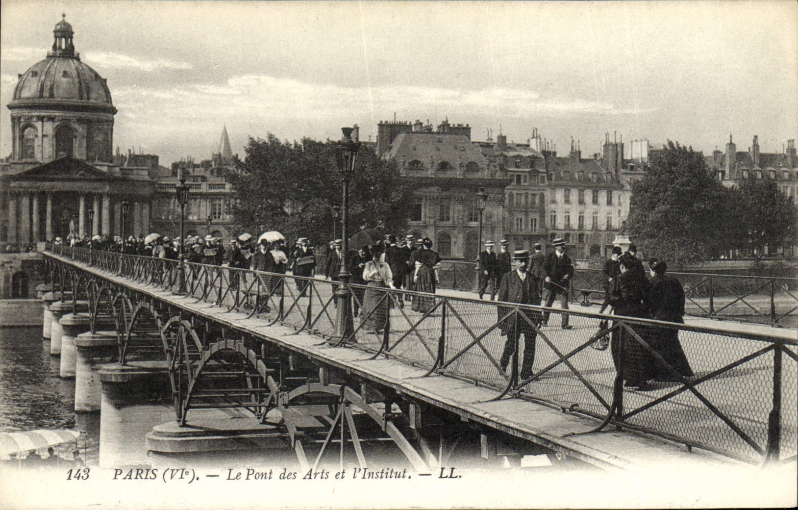 CPA Paris Le Pont Des Arts Et l'Institut