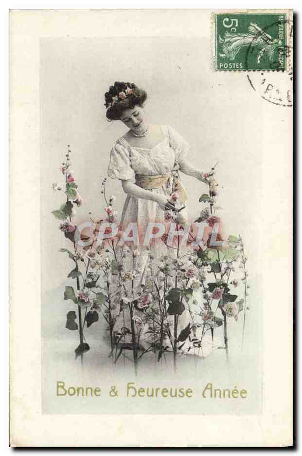 Femme en robe blanche parmi des fleurs — Bonne & Heureuse Année — éditeur inconnu, n° de série non visible