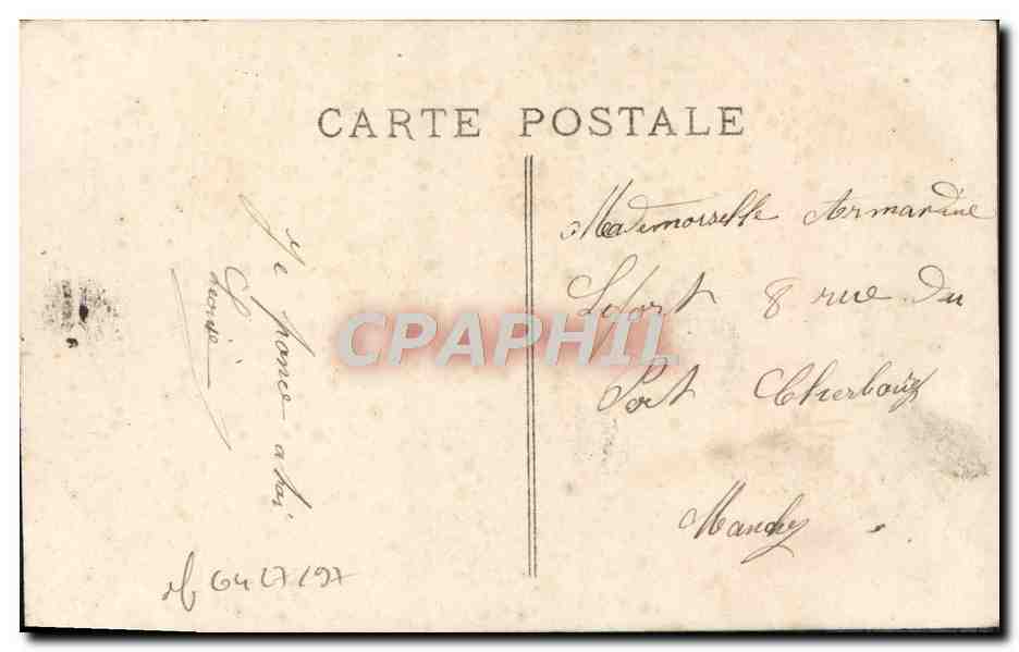 Femme avec bouquet — Bonne Année — GTP Paris — Reverso