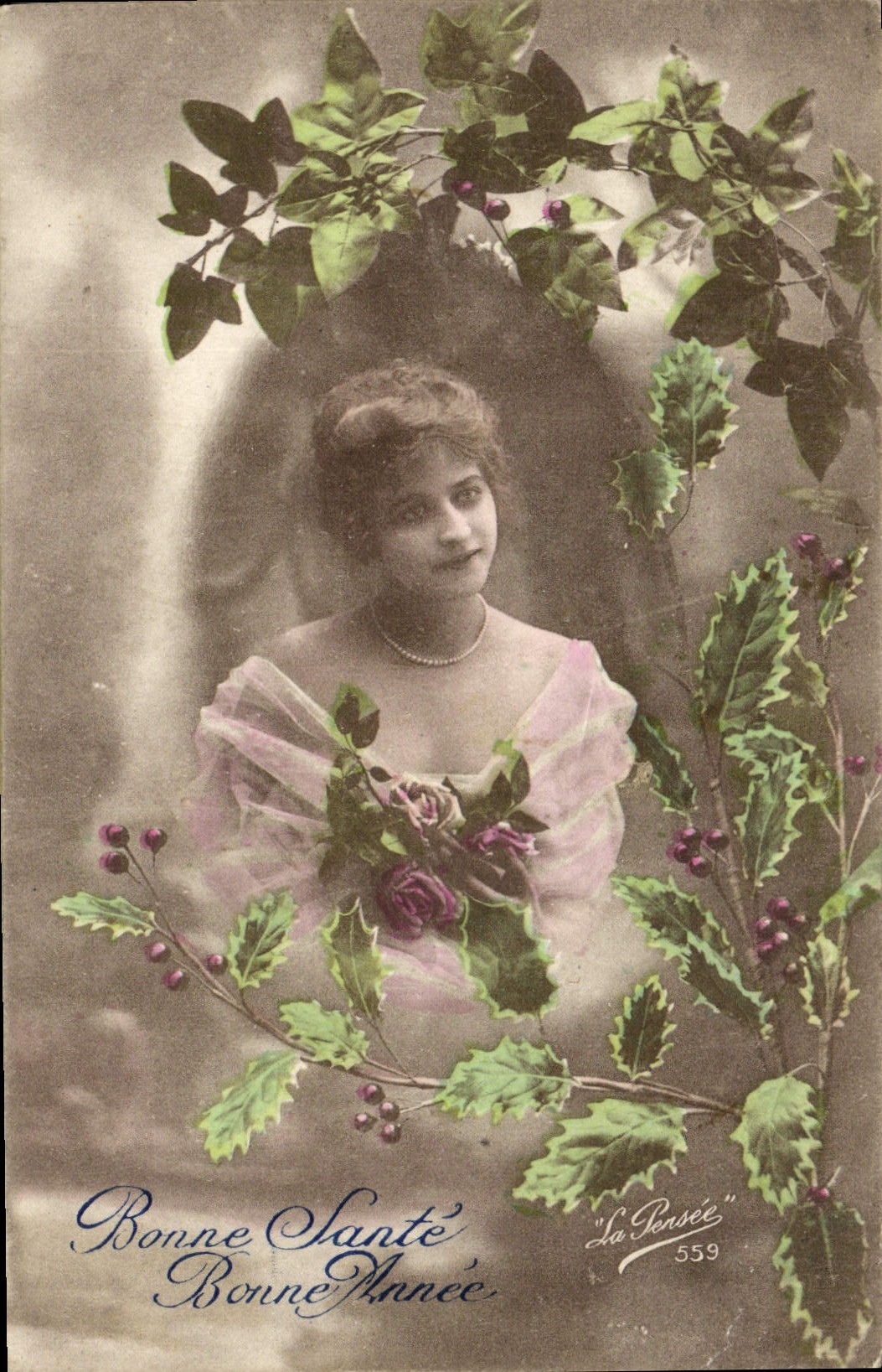 Jeune femme avec houx — 'La Pensée' 559 — éditeur 'La Pensée'
