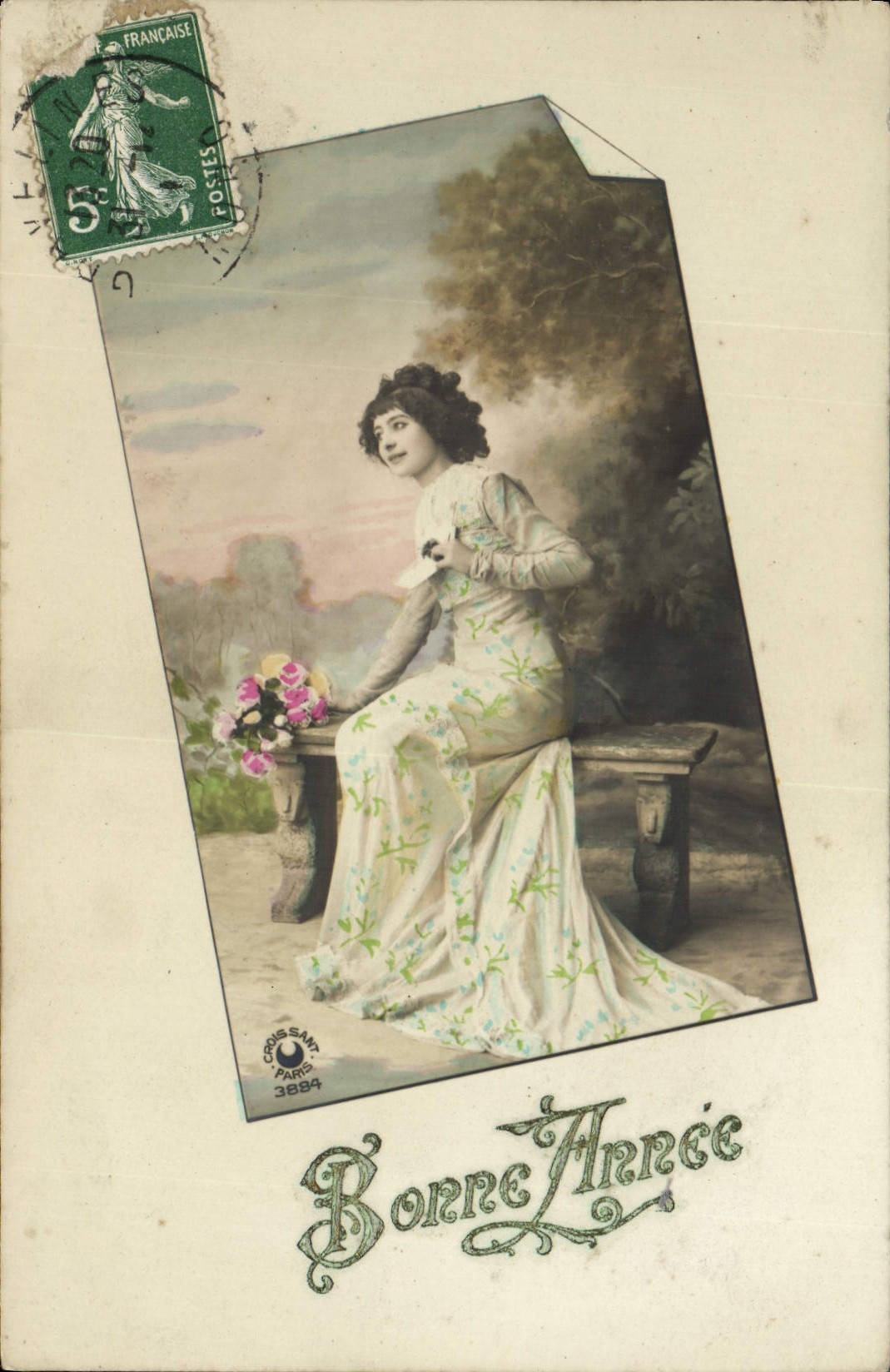 Femme en robe fleurie — Bonne Année — éditeur Crois-Saint, Paris, n° 3884
